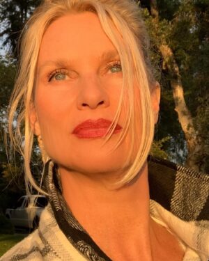 Nicollette Sheridan Instagram - Contemplating life, love, passion…
balance  #sunset #goldenhour #blessed