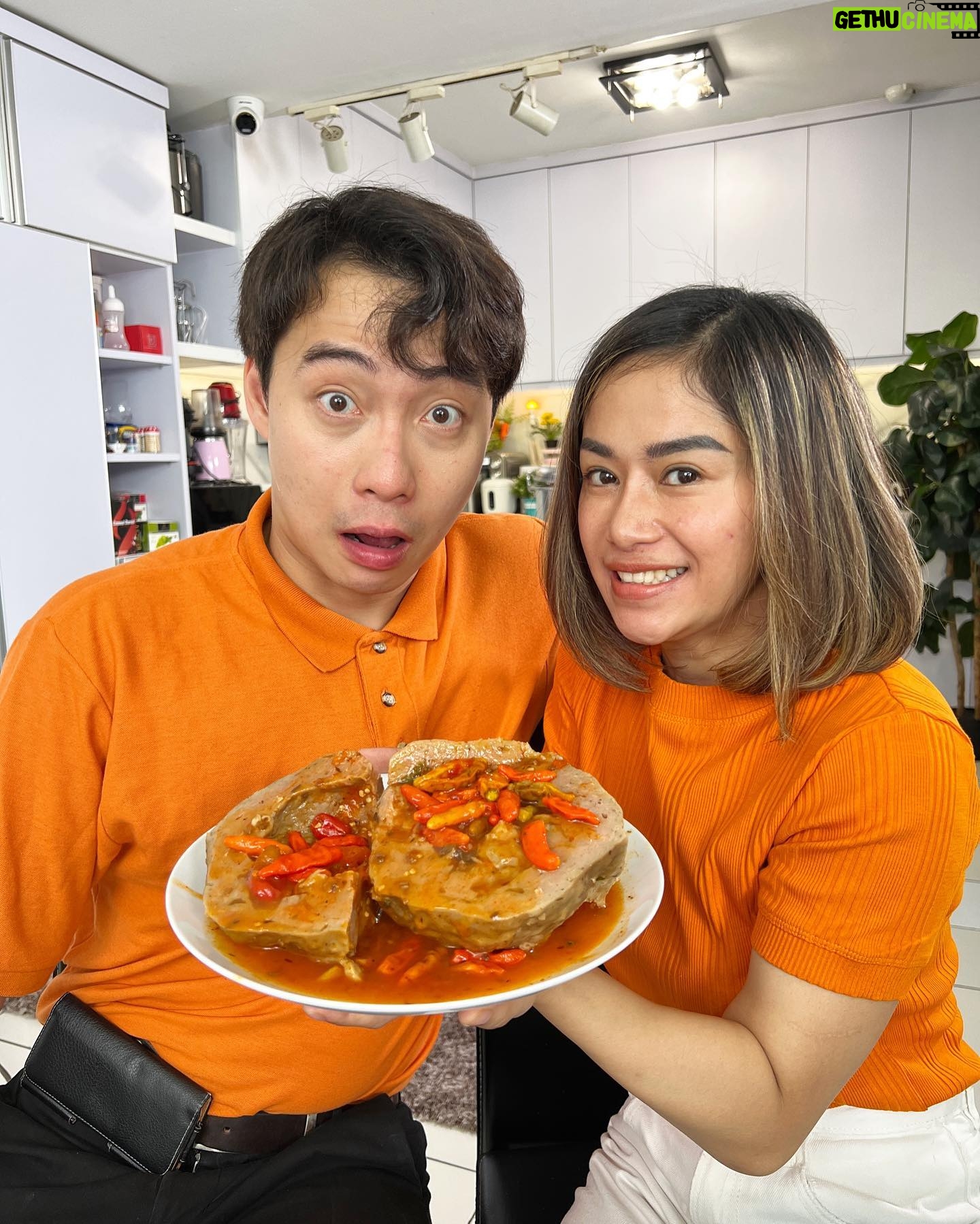 Nigel Ng Instagram - Thank You so much @mrnigelng for visiting and collaborating with me in Jakarta! So nice to meet you and so much fun! If you want to see Nigel’s show in Jakarta or Bali go to megatix.co.id or check my Instastory. Senang sekali Pagi ini Omay di datangin Youtuber International super kocak. Biasanya nonton lewat Youtube sekarang bisa kolab bareng. Yang suka nonton Stand Up Komedi, Uncle Roger akan melawak di Jakarta dan di Bali. Info Tiket bisa cek langsung di Instastorynya Omay atau ke megatix.co.id Trimakasih banyak @baksorusukjoss sudah mengirimkan Bakso Lava dengan super sangat cepat, padat, merayap ke Apartemen Omay hari ini. Semakin Viral - Semakin di Kenal ya. Belajar jadi Promotor 🤣