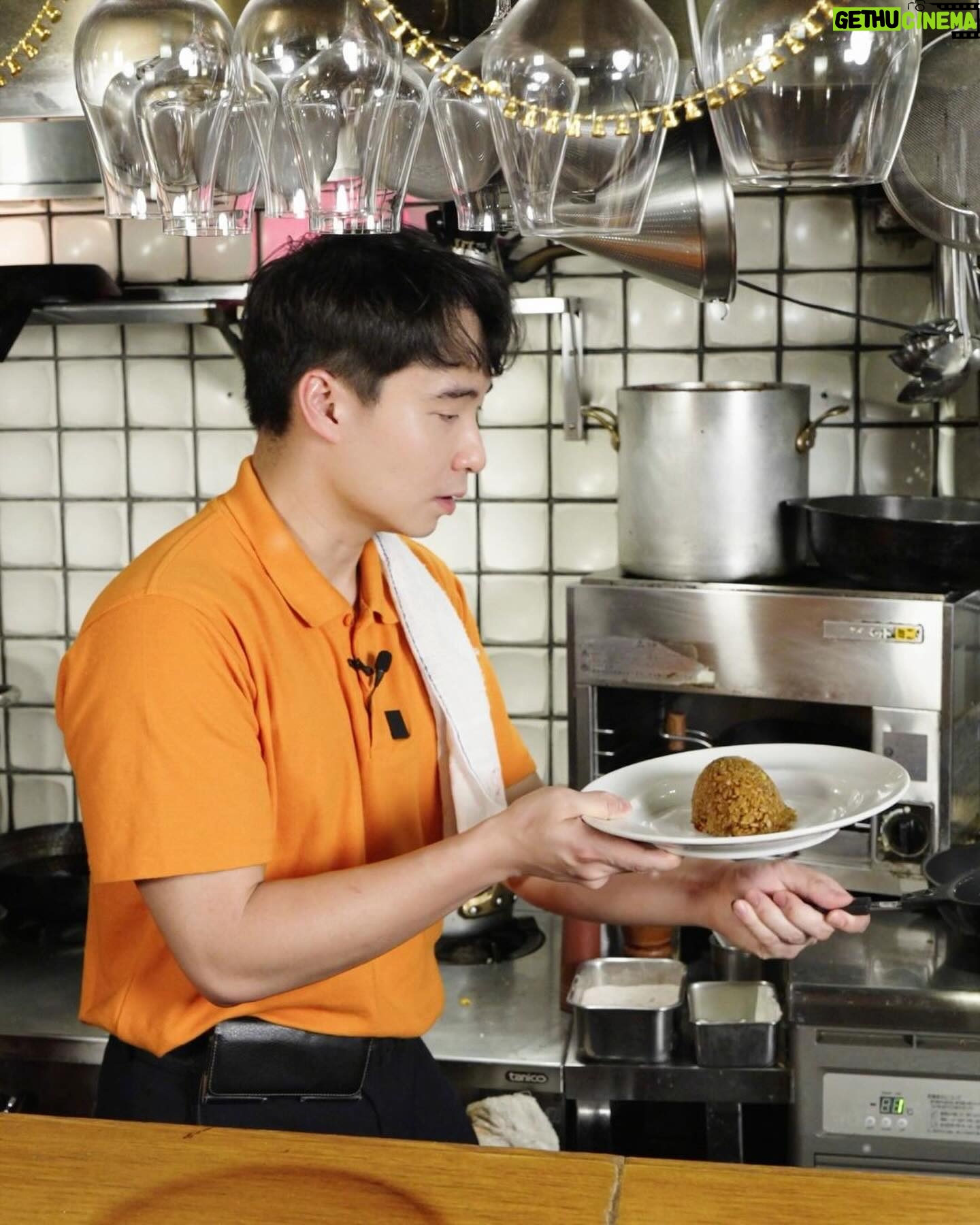 Nigel Ng Instagram - 9M OMURICE WEEJIO (APR 28) Tap link in bio to set notifications when the video drops 🔔 Uncle Roger flew all the way to Japan to learn from the master himself - Sensei Motokichi @kichikichi_omurice. This feels like an anime dream. It’s Uncle Roger favorite weejio I make so far! Niece and nephew, see you at the premiere 🧡 3 pm BST | 7 am PST | 10 pm Malaysia