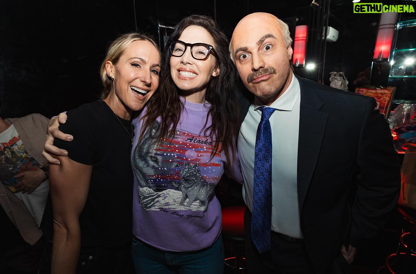 Nikki Glaser Instagram - NEW “Dr. Phil LIVE” is OUT NOW!!!🍿 You watch yet??! Shoutout to the legends @whitneycummings @nikkiglaser @trevorwallace @jeremiahstandup @littleone126 🤘 📸 @vancorona #standupcomedy #comedy #drphil #adamray #whitneycummings #nikkiglaser #trevorwallace #jeremiahwatkins #gypsyroseblanchard