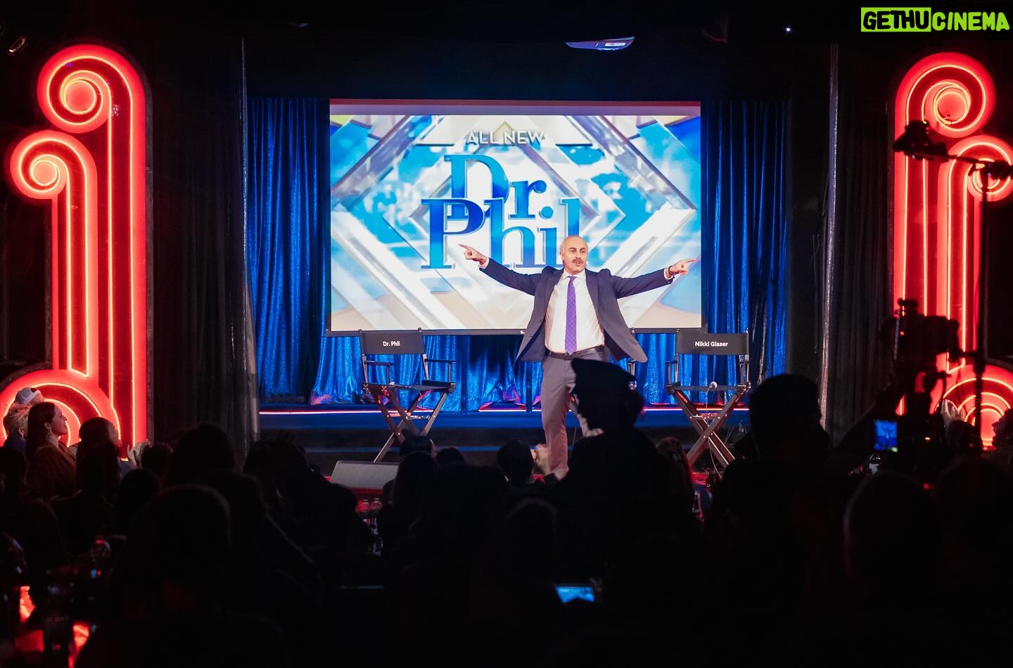 Nikki Glaser Instagram - NEW “Dr. Phil LIVE” is OUT NOW!!!🍿 You watch yet??! Shoutout to the legends @whitneycummings @nikkiglaser @trevorwallace @jeremiahstandup @littleone126 🤘 📸 @vancorona #standupcomedy #comedy #drphil #adamray #whitneycummings #nikkiglaser #trevorwallace #jeremiahwatkins #gypsyroseblanchard