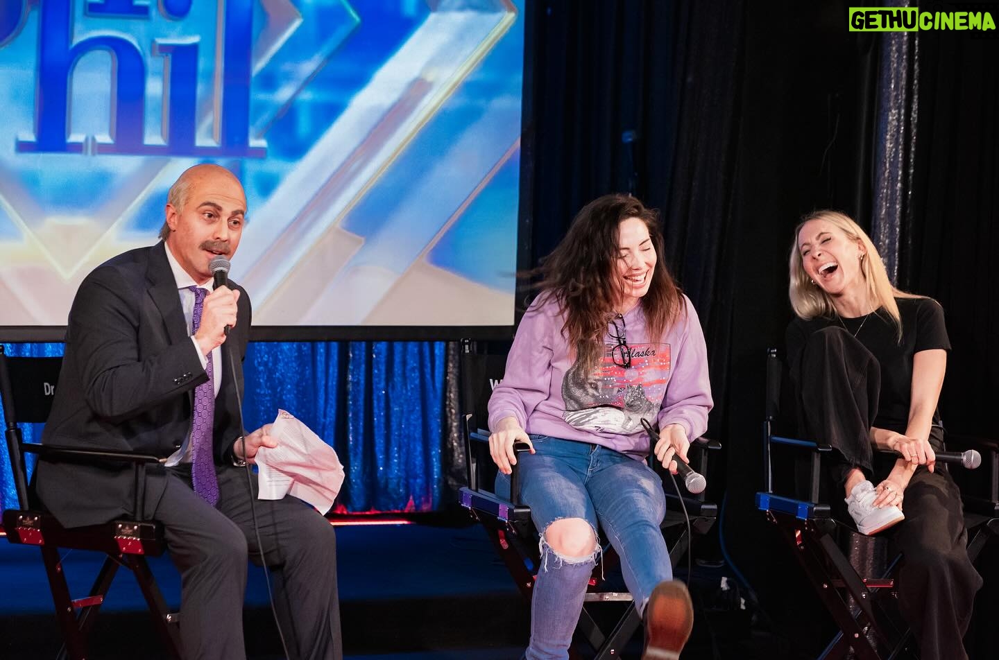 Nikki Glaser Instagram - NEW “Dr. Phil LIVE” is OUT NOW!!!🍿 You watch yet??! Shoutout to the legends @whitneycummings @nikkiglaser @trevorwallace @jeremiahstandup @littleone126 🤘 📸 @vancorona #standupcomedy #comedy #drphil #adamray #whitneycummings #nikkiglaser #trevorwallace #jeremiahwatkins #gypsyroseblanchard