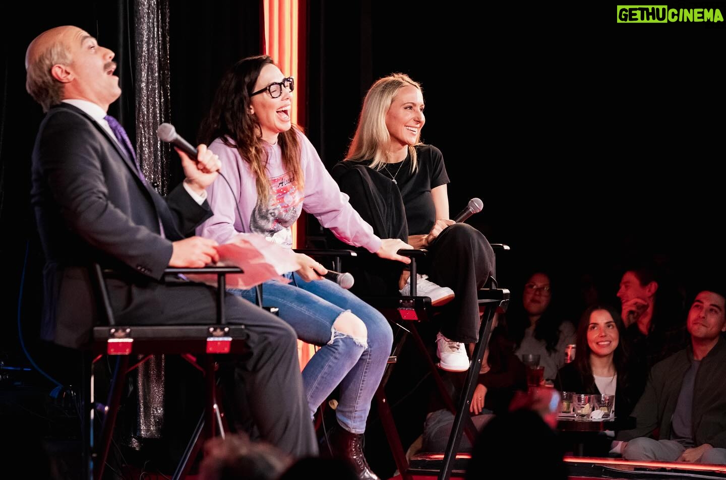 Nikki Glaser Instagram - NEW “Dr. Phil LIVE” is OUT NOW!!!🍿 You watch yet??! Shoutout to the legends @whitneycummings @nikkiglaser @trevorwallace @jeremiahstandup @littleone126 🤘 📸 @vancorona #standupcomedy #comedy #drphil #adamray #whitneycummings #nikkiglaser #trevorwallace #jeremiahwatkins #gypsyroseblanchard