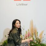 Nikki Hsieh Instagram - 今天被問到新的一年對自己的期許 我想應該就是在已經足夠了解自己的狀態下 帶著自信與輕鬆的心情 嘗試更多新的生活樣貌 就像今天穿上UNIQLO：Ｃ系列 平常很少嘗試的飄逸洋裝 配上放在我身上一直都很合理的短版軍裝外套 新鮮又輕盈 這就是今年想給大家的感覺😊 @uniqlo_taiwan #UNIQLO #UNIQLOLIFEWEAR #uniqlook#UNIQLO2024春夏系列登場 #輕迎新生活#EaseintoLightness #UniqloC
