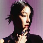 Nikki Hsieh Instagram – WE_COVER
謝欣穎細數著每個時期的高光，《命運化妝師》是她決定跨足戲劇的轉捩點，她開始能享受扮演不同角色的樂趣；到了《怪胎》時期，可以更有自信地、游刃有餘地面對朋友以外的世界；至於《華燈初上》，是她獲得最多人關注的時期，「當你被認可之後，大家開始很喜歡你的角色，儘管只是六個小姐其中一個，但你就會覺得『我做到了』！」清澈明亮的眼神隨即閃爍著光芒，此刻的她真的很耀眼。

☞ 187期封面人物謝欣穎，完整專訪請見《WEPEOPLE》官網

EDITOR&TEXT／@na_thingelse
PHOTOGRAPHY／@wesliewei
DIRECTOR／@shuian_
STYLE／@fred_feng_p
FILM／@ivantai813
MAKE UP／@wenlee___
HAIR／@zoomhairstyling @zoom_jacobs
PRODUCTION EXECUTIVE／@chihyenhsu、@ri_________ck
JEWELRY／@chaumetofficial

更多精彩內容鎖定WEPEOPLE Taiwan：NO.187 #TIMEGEMS
六期訂閱8折／當期單本9折 ▸ https://reurl.cc/E4X19R
–
#WEPEOPLE #187期 #202401月號
#美好時光 #封面人物 #謝欣穎
#CHAUMET #CELINE