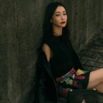Nikki Hsieh Instagram – 一直很欣賞塗鴉的藝術風格 
看似隨性但充滿戲劇性的張力 
這種不拘的生猛力量  
總是特別吸引我的目光

在低調中加上塗鴉的線條與色彩
讓我也成為平常街上的一抹風景吧

@agnesb_officiel
#agnesb #agnesb_tw 
#agnesbfemme #agnesb_officiel