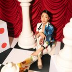 Nikki Hsieh Instagram – 很喜歡alice   olivia 的設計理念和品牌精神不僅注重時尚，更注重女性的自信和獨立。穿上alice   olivia 的服裝，是一種自信的展現。

alice   olivia SOGO 旗艦店開幕發表會
謝謝邀約🧡

@aliceandolivia
@aliceandolivia_tw
#黑白舞會
#encourageselfexpression