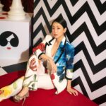 Nikki Hsieh Instagram – 很喜歡alice   olivia 的設計理念和品牌精神不僅注重時尚，更注重女性的自信和獨立。穿上alice   olivia 的服裝，是一種自信的展現。

alice   olivia SOGO 旗艦店開幕發表會
謝謝邀約🧡

@aliceandolivia
@aliceandolivia_tw
#黑白舞會
#encourageselfexpression
