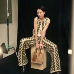 Nikki Hsieh Instagram – 在鎂光燈前 我扮演不同的角色
投入自己 希望創作出各種光采演繹不同風貌
在生命中 自己就是最重要的角色
態度、品味、價值觀，組成獨一無二的我
盡情揮灑 每個人都是自己生活中的藝術家

@SandroParis
#SandroParis #SpringSummer24 #SS24