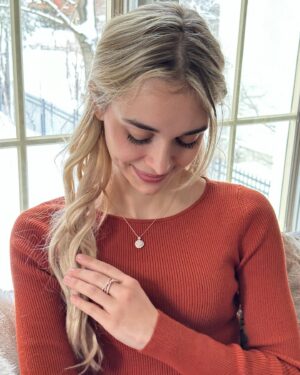 Nikki Roumel Instagram - Dressing up for myself 💛 @angarajewelry