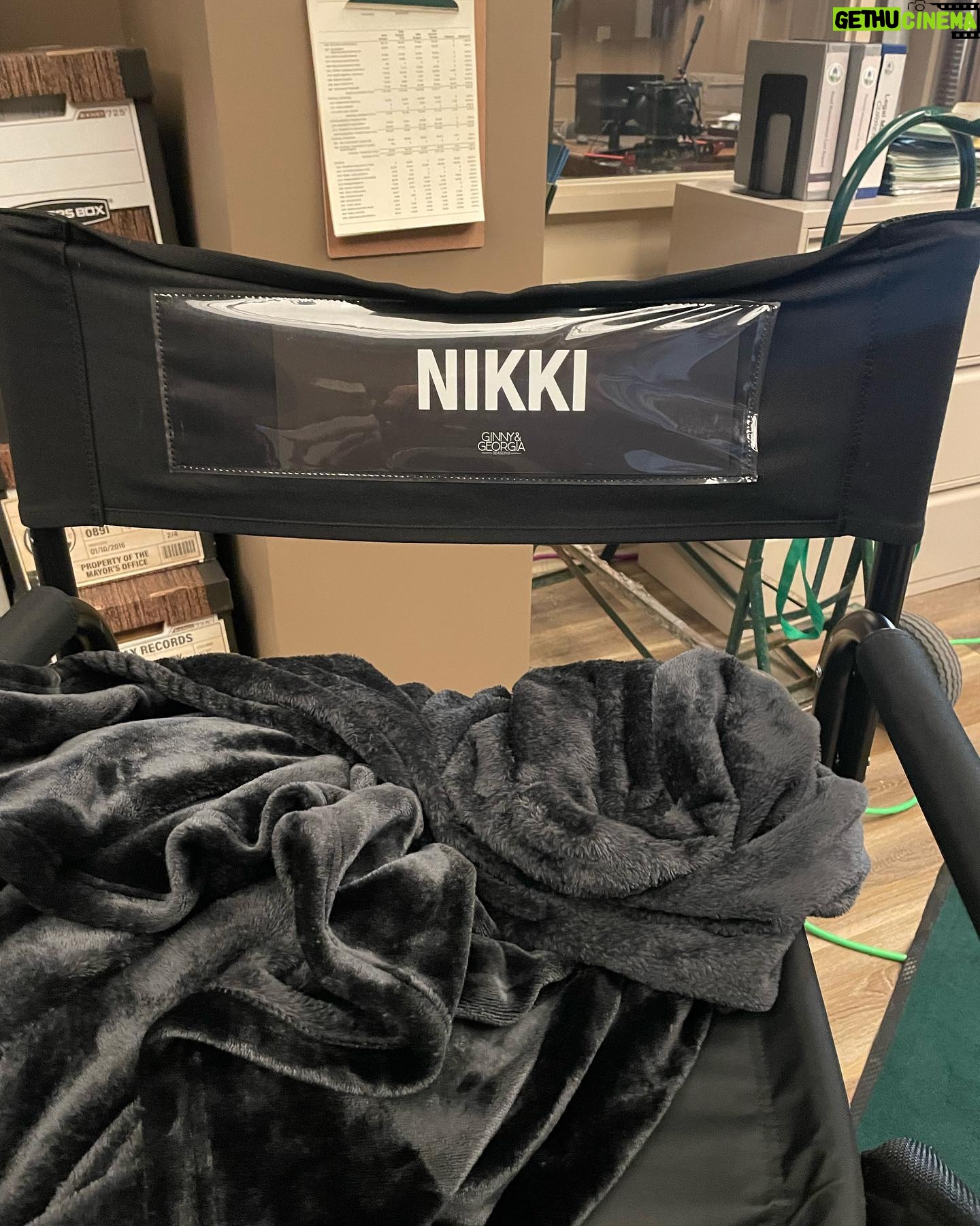 Nikki Roumel Instagram - 4 Days away from more drama, excitement and laughs! Stay tuned! 🎉🥳🍑
