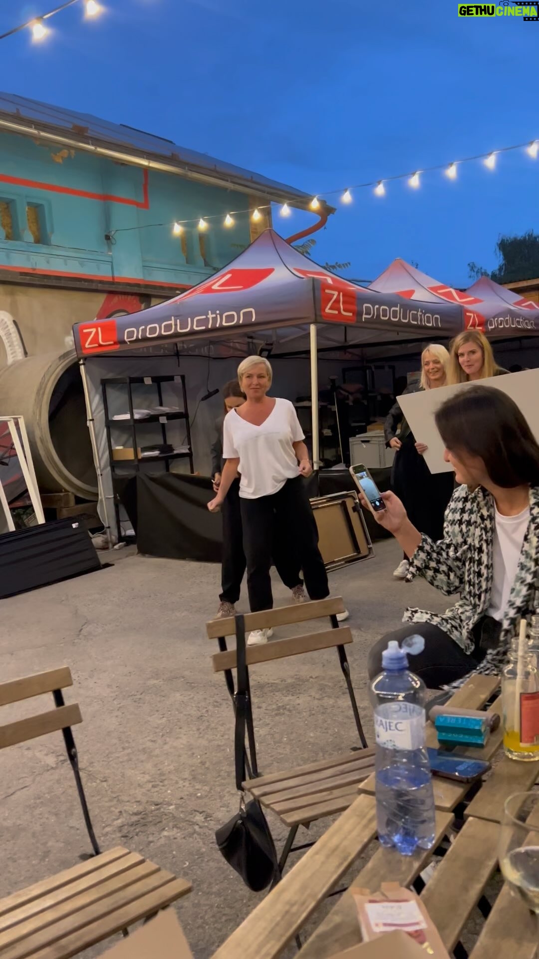 Nikol Štíbrová Instagram - Díky všem, kdo jste včera přišli na bizárek a dali dokupy tuhle krásnou částku pro @klokanekfod ❤️ A moc děkujeme všem, co nám k týhle částce obrovskou měrou pomohli : @nespresso.cz @zoot_cz @facebagofficial @alza_czsk @firstbike_cz_sk @mattel @naninailscz @madlove.cz @simplyself_cz @candy_by_deny @vivababy_cz @bezvaplenky.cz @lumpikluc @about.leather @viledaczsk @papirplojhar @orsay @funny.wheels @pompo_cz @maccosmeticscz @socialparkcz @bonamicz @jiri_models @nakupnadobro @_pryskie_ @lorealczsk @urbanlux.cz @activityboard @mojeshop_cz @svojtka @lindex @originalkafii @nestleczsk @albatrosmedia A největší dík patří celýmu týmu @zlproduction a taky @radlickakulturnisportovna @lippertovajana @petrleitgeb @dianausa08 @lucieuzdilova @barbora.uzdilova @erik888 @maxmilion_and_me @luciebechynkova Bez vás by to nebylo. ❤️