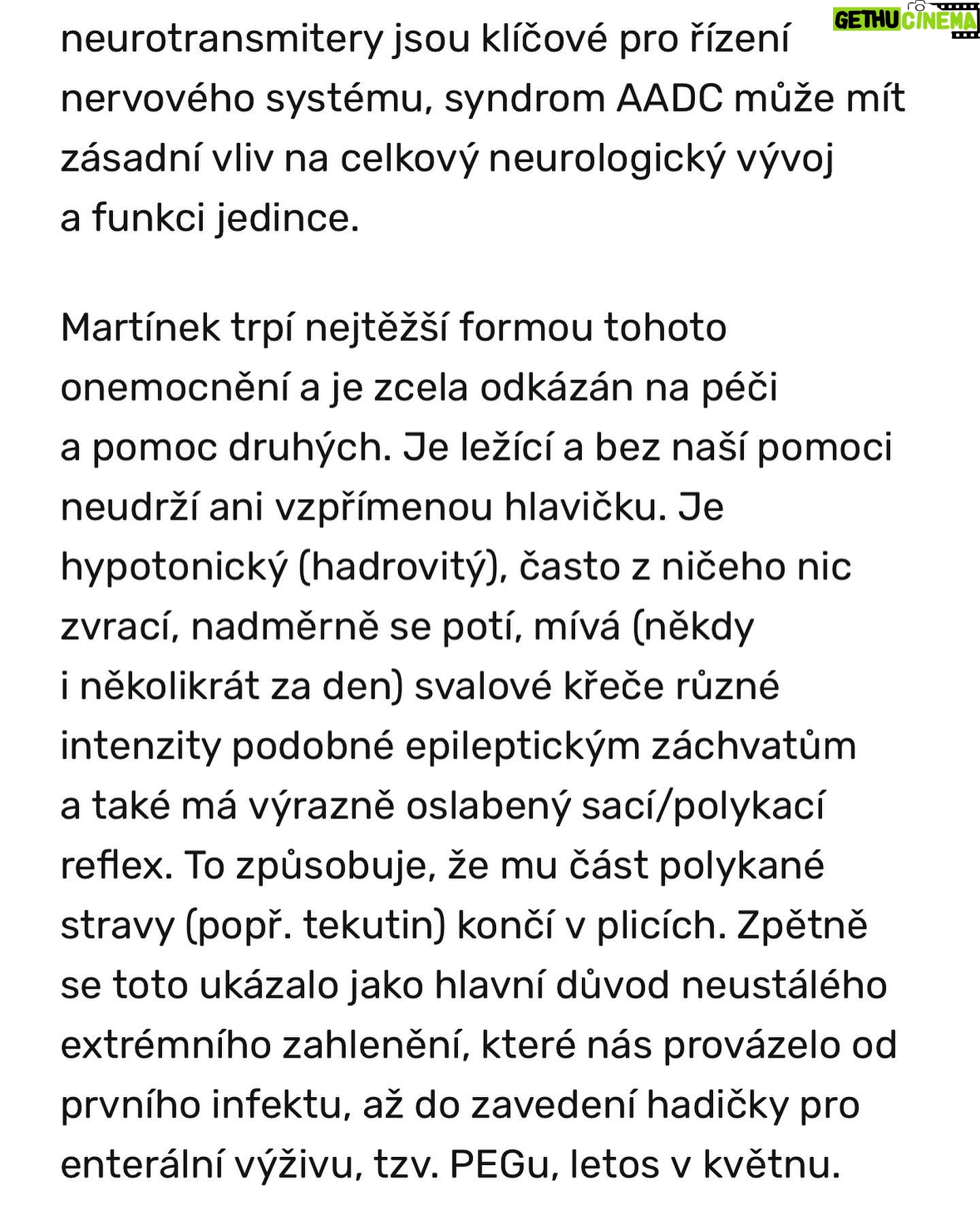 Nikol Štíbrová Instagram - Rodiče Martínka každej den vstávaj a usínaj s vědomím, že pro jejich těžce nemocného chlapečka existuje na světě účinná léčba. Ta ale stojí sto milionů. Sto. Milionů. A pojišťovna ji odmítla proplatit. Jaký zoufalství asi musej prožívat. Tuhle sbírku mi posíláte už pár dní. Ano, neni neděle, není vylosovaná, ale tohle nemůžeme nechat bejt. Tohle není nedosažitelná částka, pokud se zúčastníme sbírky všichni. Každá koruna se počítá. Každá jedna koruna. Děkuju. #neninamtojedno