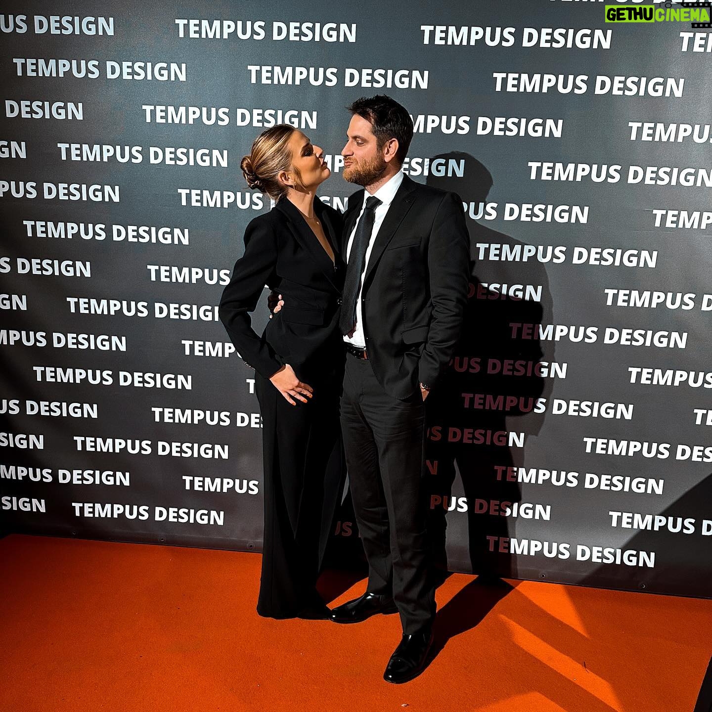 Nikol Štíbrová - 44.2K Likes - Děkujeme za všechno, @tempus_design . Za to, že se u nás doma cejtíme jako doma, a že se pocit “doma” snažíte dostat i do dětských domovů, center a ZDVOP.
Jste skvělý 🤍.