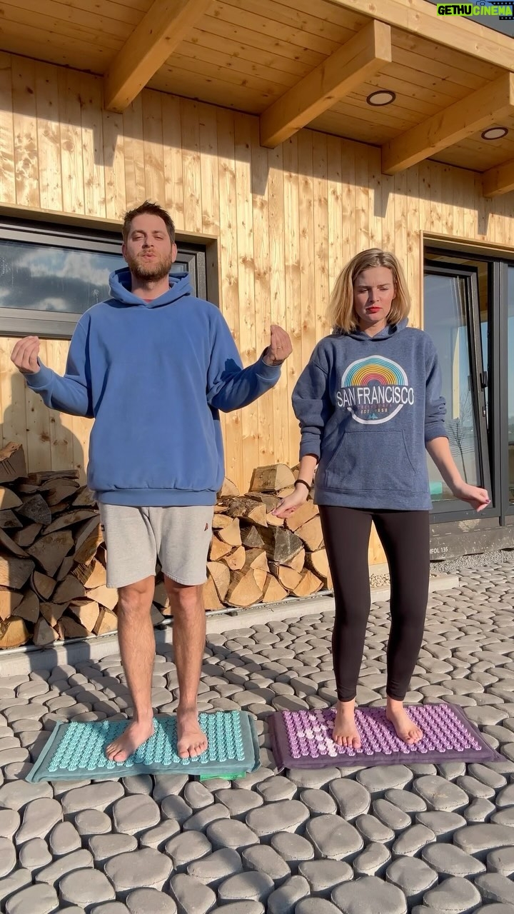 Nikol Štíbrová - 36.8K Likes - Ukončeno.
Na prokrvení, na potlačení stresu, na bolest hlavy, na nespavost, na celulitidu, nebo na takovýhle srandičky:) Jak už jsem si na pranamatku zvykla a miluju jí, tak ty chodidla jsou pořád přísný. Však si to zkuste viď:)
Pranamatka slaví 15.narozeniny a do soutěže mi věnuje 3 celotělový sety ze speciální narozeninový edice se srdíčkem.
Pravidla hry:
1. Sledovat profil @pranamat_cz
2. Označit někoho, s kým byste chtěli poměřit odolnost chodidel a práh bolesti :))
Tři výherce vylosuju 11.3. večer:)
Pro ty, co nemívaj štěstí ve hře mám už teď kód NIKOL - 30% sleva na sety s velkým srdcem a 20% na všechny klasický sety.
#spoluprace #pranamat