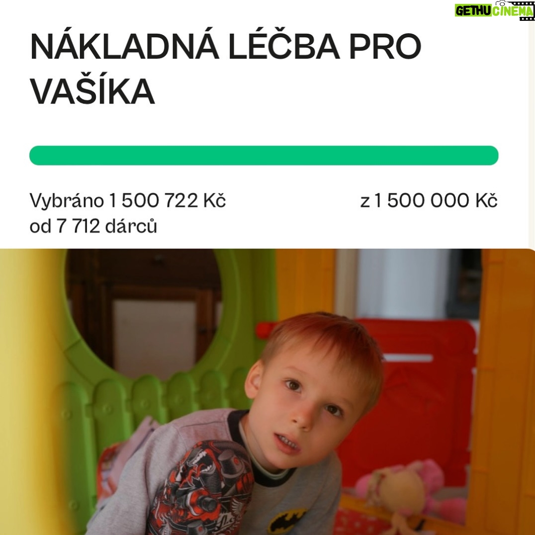 Nikol Štíbrová Instagram - Naši milí Radovani, Vašík, kterému jste před časem poslali půldruhého milionu, už má za sebou aplikaci kmenových buněk. Na léčbu reaguje výborně, z čehož máme obrovskou radost. Vedle toho využívá i pravidelné koherentní neurosenzorické rehabilitace, které nejenže posilují jeho tělo, ale zaměřují se i na rozvoj mozkových funkcí a mentální stránku. Chceme tímto ještě jednou ze srdce poděkovat za vaši laskavost a finanční podporu, která Jelínkovým umožňuje využívat tyto léčebné metody a špičkovou péči. Bez vaší pomoci by to nebylo možné. #neninamtojedno #nedelnisbirka #budtakyradovan