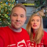 Nikol Štíbrová Instagram – Každý z nás může přispět k tomu, aby se někdo jiný cítil lépe 💚 Proto každý rok zaměstnanci Alzy obdarovávají nejen své nejbližší, ale také seniory nebo děti z dětských domovů. Rádi jsme jim letos trošku pomohli a dárky rozvezli, protože každý úsměv na tváři se v této složité době počítá 🎄 Přejeme vám všem pokud možno klidné svátky.

#spoluprace