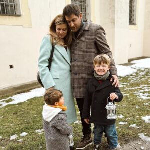 Nikol Štíbrová Instagram - Krásné Vánoce, instarodino.

Lásku, pevné zdraví a pokoj v duši každému jednomu z vás ❤️🎄.