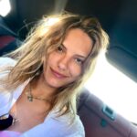 Nilay Deniz Instagram - J’ai rêvé dans la grotte où nage la syrène🧜🏻‍♀️