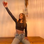 Nilay Deniz Instagram - Mutlu, sağlıklı ve ne olursa olsun kendine sarılan, 30 yaşında bi kadın görüyorum aynaya bakınca. Benim için yeterli.. Ama her şey yeni başlıyor, ben daha yeni başlıyorum💪🏻 Herkese ve hayata teşekkür ederim🫵🪷