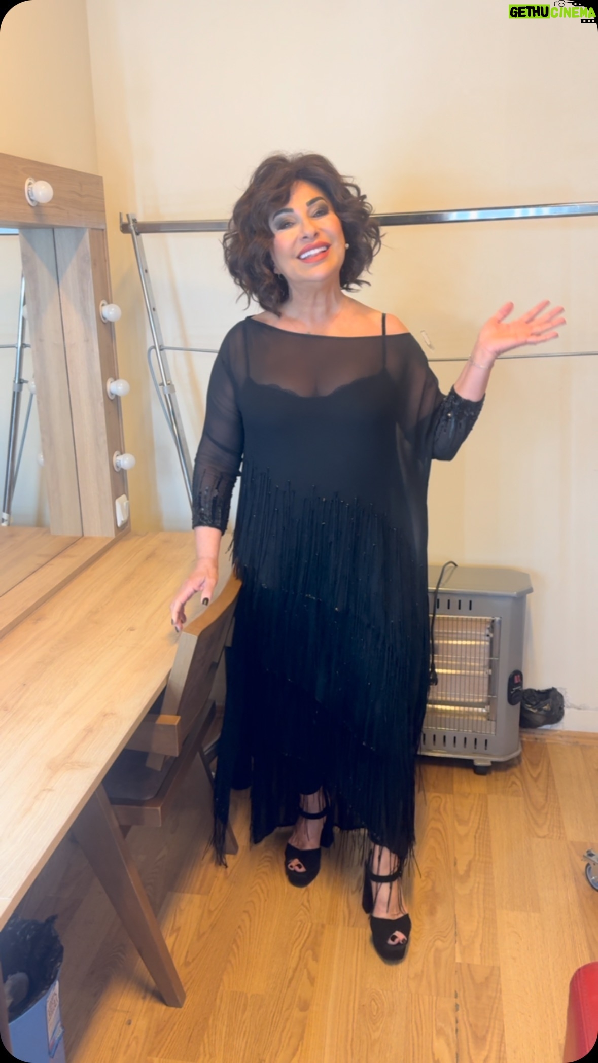 Nilgün Belgün Instagram - 11. Sene 998. Gösterimle birazdan Sahnedeyim♥️🧿🍀