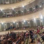 Nilgün Belgün Instagram - BOLSHOI THEATRE’da Atatürk’ün en sevdiği opera olan TOSCA’yı izlemeye geldik. ⭐️⭐️⭐️⭐️💫💫💫🧿