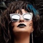 Nilgün Belgün Instagram – “Bir şey seni mutlu ediyorsa başkalarına mantıklı gelmek zorunda değil”
Bu cümle benim hayat felsefemdir.
Çünkü hayatımın hiçbir dönemini başkaları” ne der?” “Ne düşünür?”diye yaşamadım.
Örneğin bu fotoğrafı çektirirken bile:))
“Dışım latin içim Rock “ röportajımdan 
#hürriyet 
#ayşearman