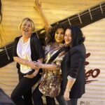 Nilgün Belgün Instagram - Şahane bir gecedeyiz💃💃💃💃🤩🤩 @ipekdurkal @tubasevenn @mahkemelokantasi