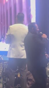 Nilgün Belgün Instagram - Yine İzmirde sevgili Murat Karahan’nın muhteşem sesiyle geçen muhteşem bir an♥️😍🧿 @tenormuratkarahan