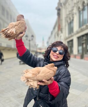 Nilgün Belgün Instagram - Kızıl Meydanda başıma talih kuşu kondu🕊️🕊️🍀🍀