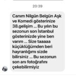 Nilgün Belgün Instagram - Bu yazıyı paylaşmasam olmazdı!!! Naptın sen Mehmet 38. Kere mi izledin gösterimi ??:)))) Hatırladım seni .Hayranlığın sanırım 9 yaşında başlamıştı:)))) Oyun sonrası beni görebilseydin çekerdim resim🙏 Hastalıktan dolayı resim çok çekmiyorum bu aralar ama bilseydim seni kırmazdımSen nasılsa yine gelirsin:))))))) 38. Kere gelen 40. Kere de gelir