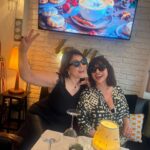 Nilgün Belgün Instagram – İstanbula gelir gelmez Teşvikiye’deki en sevdiğim mekana geldik.Büyükadalı can arkadaşım @yamanvuran ın @laviecafeistanbul 🫶🏻🫶🏻🫶🏻
@secilnautilus 
İstanbulda bayramı geçirmeye bayılırım💙Sanki tamamen bana aitmiş gibi sessiz,sakin ,derin ve cazibeli🥰🥰🤩