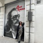 Nilgün Belgün Instagram - Bugün Karaköy Perşembe Pazarı turunda Cem Karaca ile karşılaştım🤩 Lise yıllarımda karşı komşumuzdu .Müziğine hep hayran olduğum sevgili Cem Karaca♥️