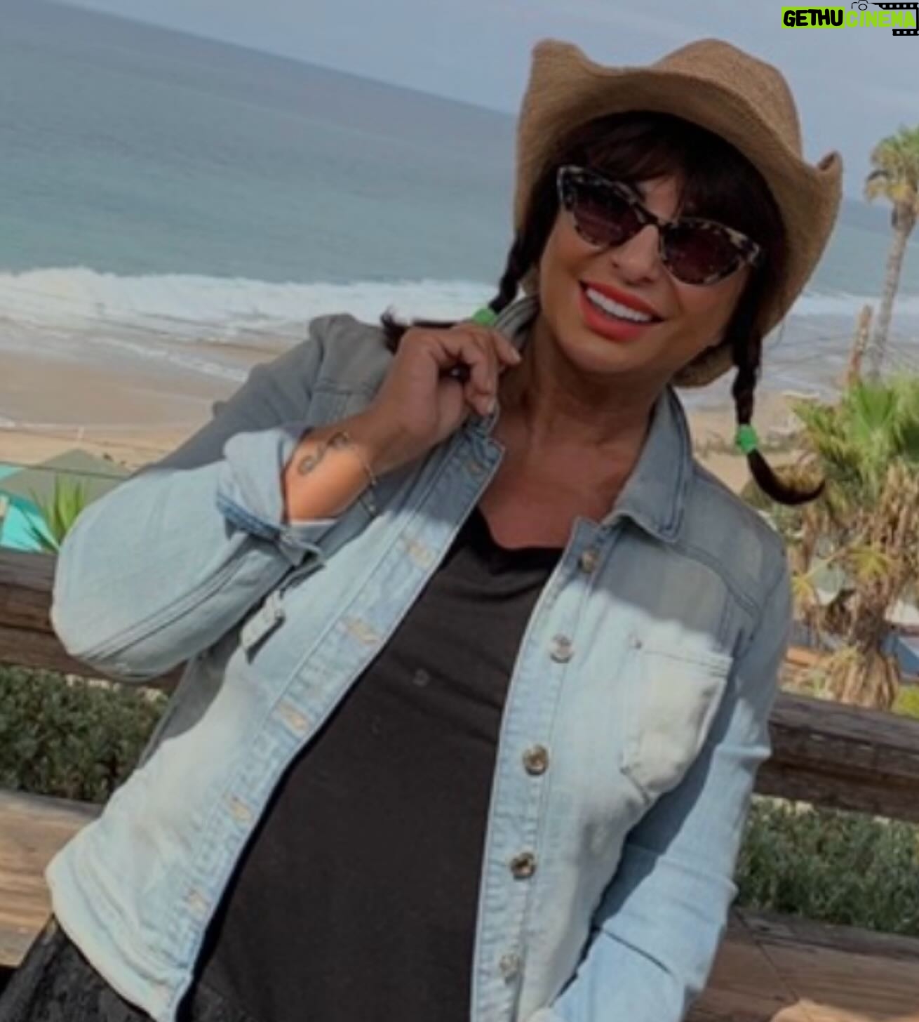 Nilgün Belgün Instagram - #tbt California turnesinden bir an🍀 Geriye fotoğraflar anılar ve şapkalar kalıyor😍🤩