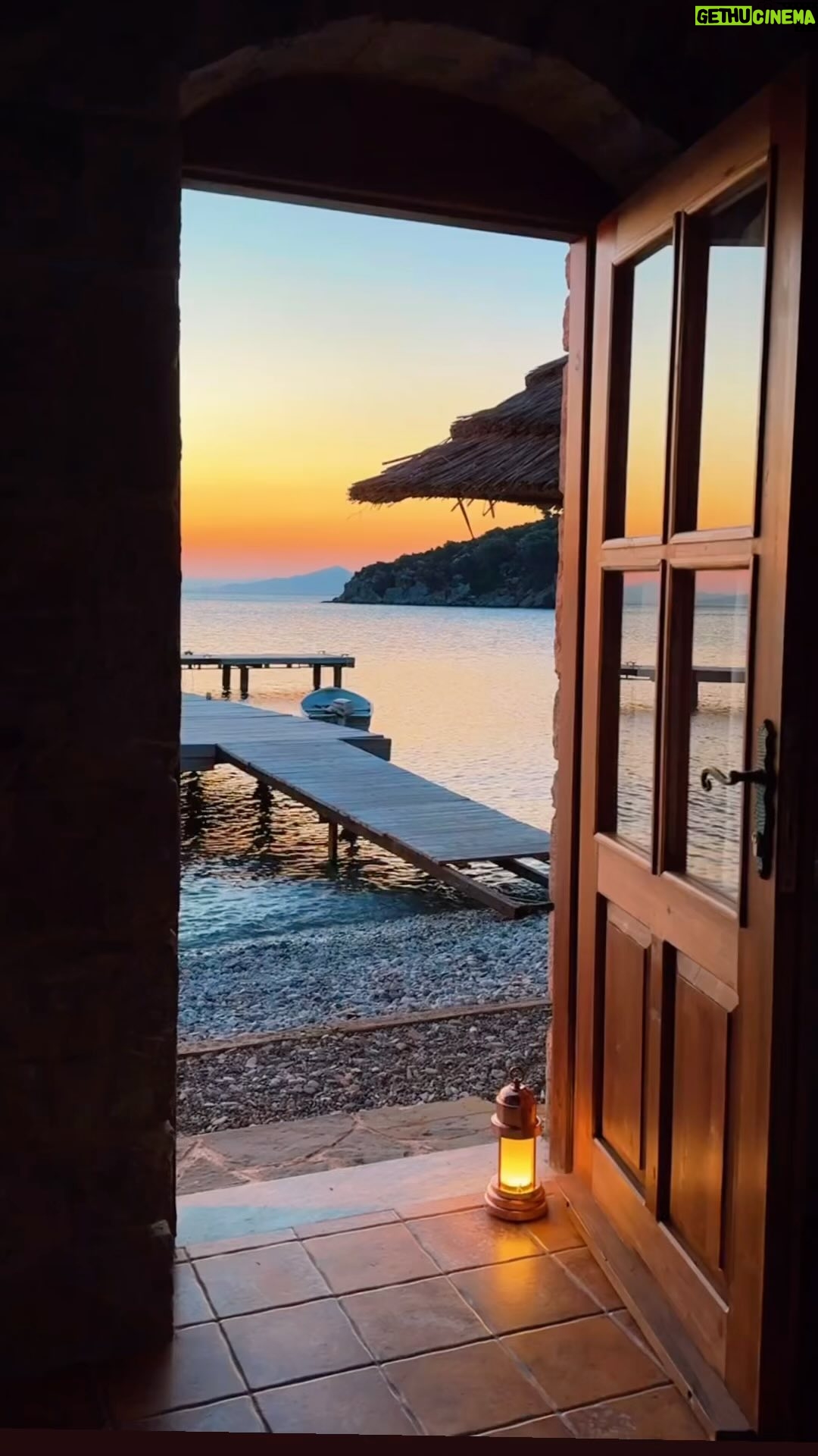 Nilgün Belgün Instagram - Yani bir güne merhaba😍 Yine yeniden başlamak için güzel ve şanslı bir gün olsun🍀