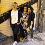 Nilgün Belgün Instagram - Şahane bir gecedeyiz💃💃💃💃🤩🤩 @ipekdurkal @tubasevenn @mahkemelokantasi