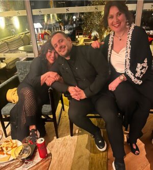Nilgün Belgün Instagram - 3 ü birarada🤩
@secilnautilus @tenormuratkarahan 
ve ben…
Biz üçümüz  birbirini çok seven GERÇEK dostlarız♥️♥️♥️🧿