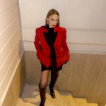 Nilperi Şahinkaya Instagram - yoksa ben küçük bi vampir miyim? styling @a.batuhancetin mua @cananhzl #reklam