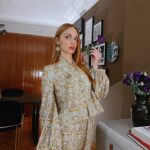 Nilperi Şahinkaya Instagram – Hayat, yerler kaymasa bile dans etmektir🤘🏻#yerlerkaymıyoyalnız #reklam