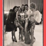 Nilperi Şahinkaya Instagram – yapraklar döküldü 
kasım göründü 
bikiniler rafa
buna derler kafa

hehe