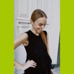 Nilperi Şahinkaya Instagram – yapraklar döküldü 
kasım göründü 
bikiniler rafa
buna derler kafa

hehe