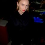 Nilperi Şahinkaya Instagram – yapraklar döküldü 
kasım göründü 
bikiniler rafa
buna derler kafa

hehe