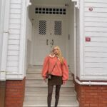 Nilperi Şahinkaya Instagram - Gidiyorum buralardan şirinler köyüne gidiyorum köyün kötü kadını olucam #reklam