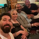 Nilperi Şahinkaya Instagram – bir galanin daha sonundaki after party’nin de sonuna geldik⚡️ayzek’in de dedigi gibi, “biz gemiciyiz baba, sag saglim yanasiriz yani” #donotdisturb 
styling @a.batuhancetin 🌹
mua @alirizaozdemir 
sac @feritbelli

#reklam