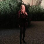 Nilperi Şahinkaya Instagram - ben dump'ımla ilgili kimseye bi açıklama yapmak zorunda değilim🤓 (son foto temsili) #davet #reklam