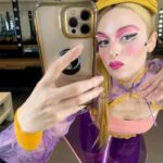 Nilperi Şahinkaya Instagram - böyle arabesk falan çalsın #reklam