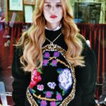Nilperi Şahinkaya Instagram - böyle arabesk falan çalsın #reklam