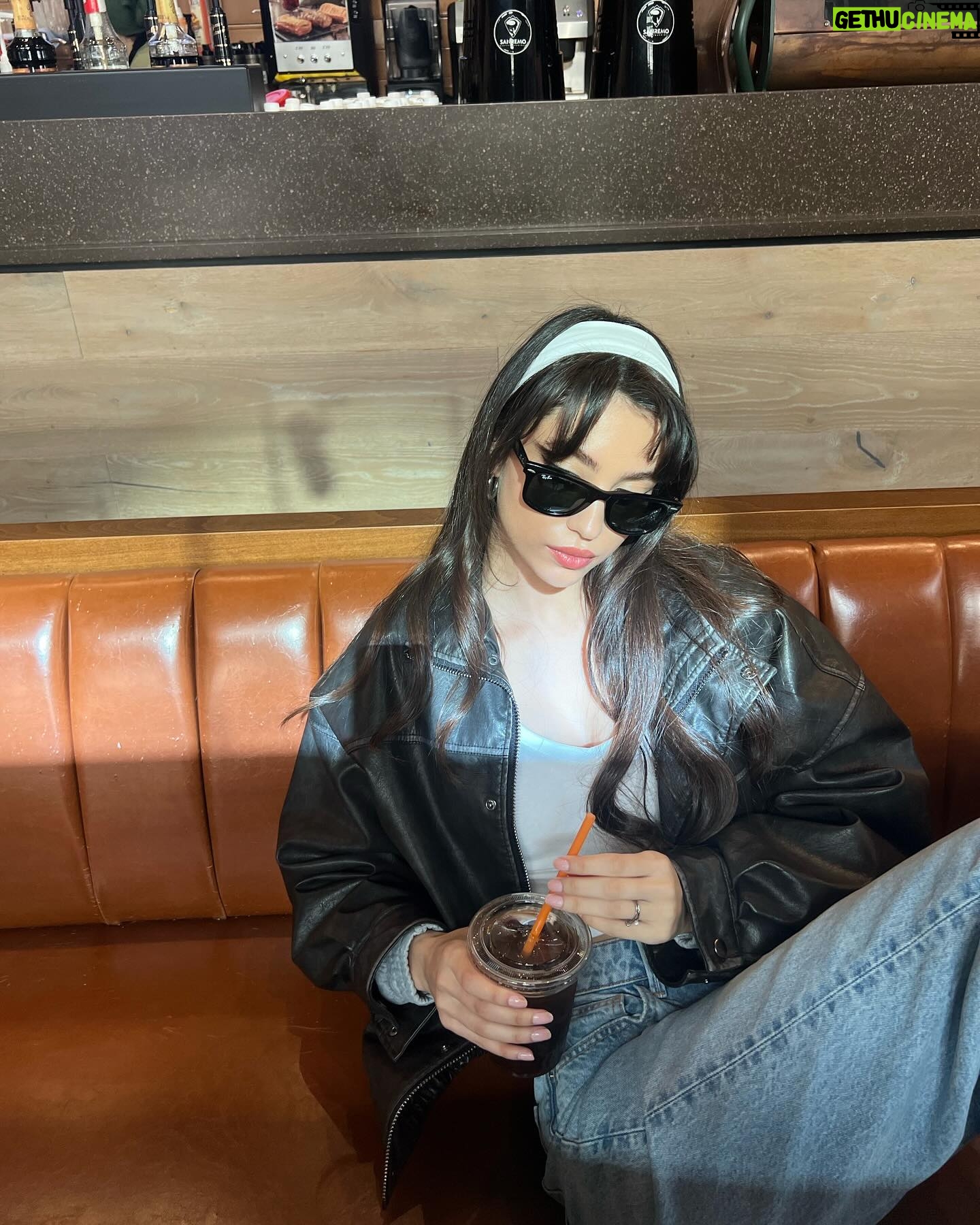 Nilsu Yılmaz Instagram - Kahve ve bandanaları seven birii 👻🤍☕️
