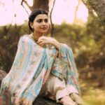 Nimrat Khaira Instagram - Ik ohde roop di dhup tikheri dooja mehkan da tirhaya Teeja ohda rang gulabi O kise gori maan da jaya ~ Shiv Kumar Batalvi 📸 @ravankhosa @channabambayaala