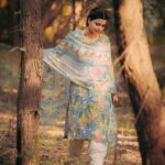 Nimrat Khaira Instagram - Ik ohde roop di dhup tikheri dooja mehkan da tirhaya Teeja ohda rang gulabi O kise gori maan da jaya ~ Shiv Kumar Batalvi 📸 @ravankhosa @channabambayaala